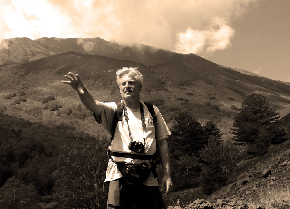 Der Reiseführer erklärt uns Mama Ätna.